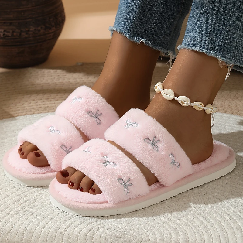 شباشب نسائية أنيقة بتطريز فيون - مراجعة Embroidery Room وسعره