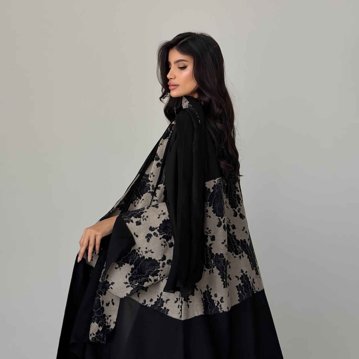 طقم عباية وحجاب نسائي للعيد من - مراجعة Embroidery Arabic وسعره